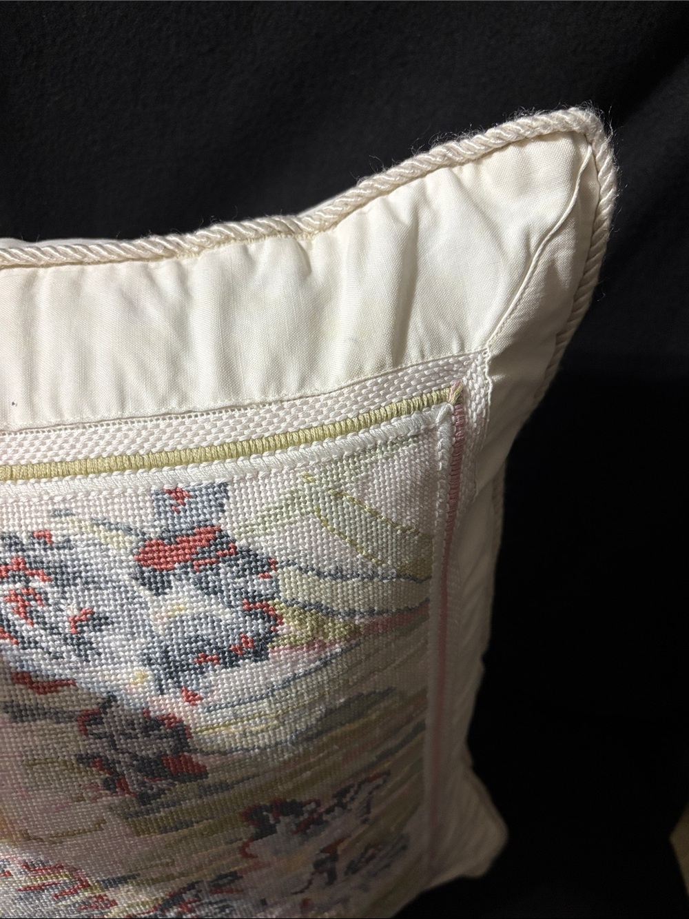 Vintage needlepoint pillow floral design 18x18 inch - Picture 6 of 9